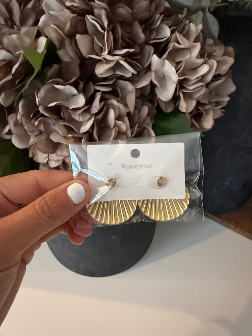Shell earrings - Picture 2 of 3